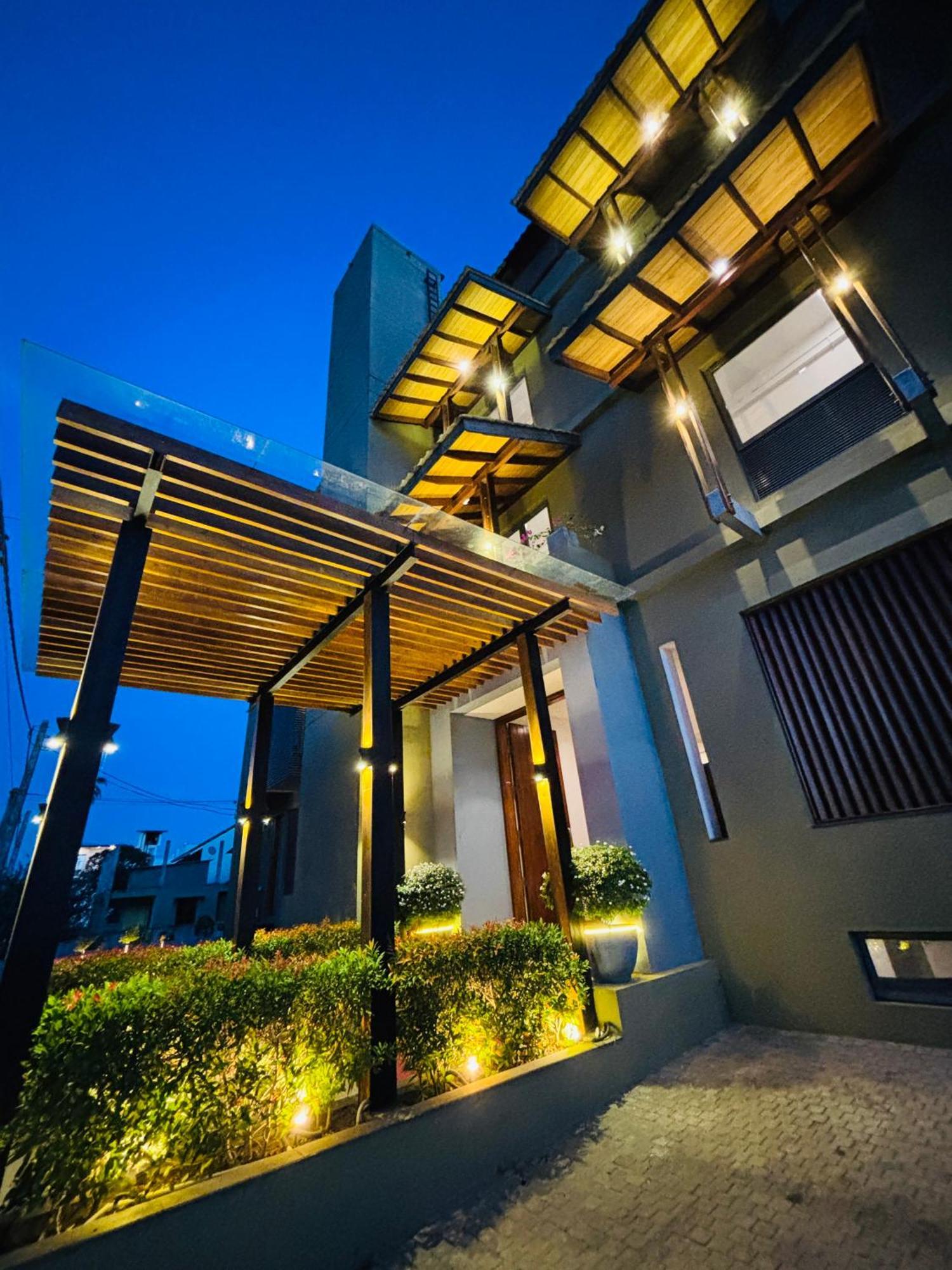 Manthila Hotel Anuradhapura Exterior photo