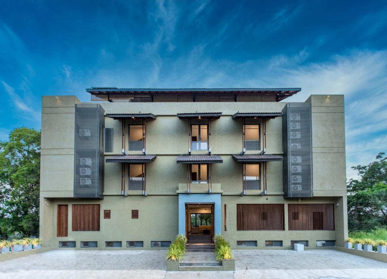 Manthila Hotel Anuradhapura Exterior photo